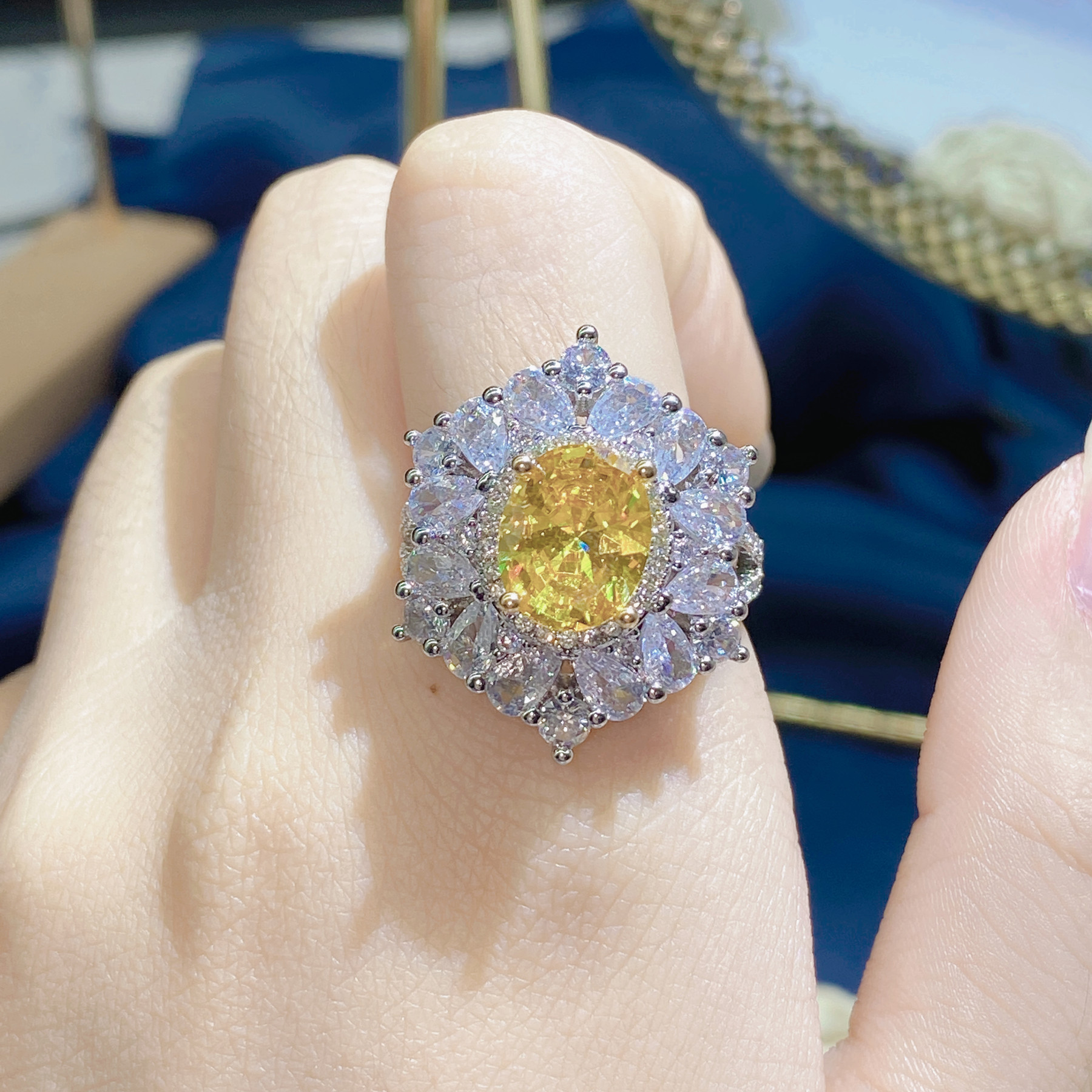 New European and American style luxury carat large pigeon egg ring luxury set imported synthetic Asche yellow diamond jewelry wholesale