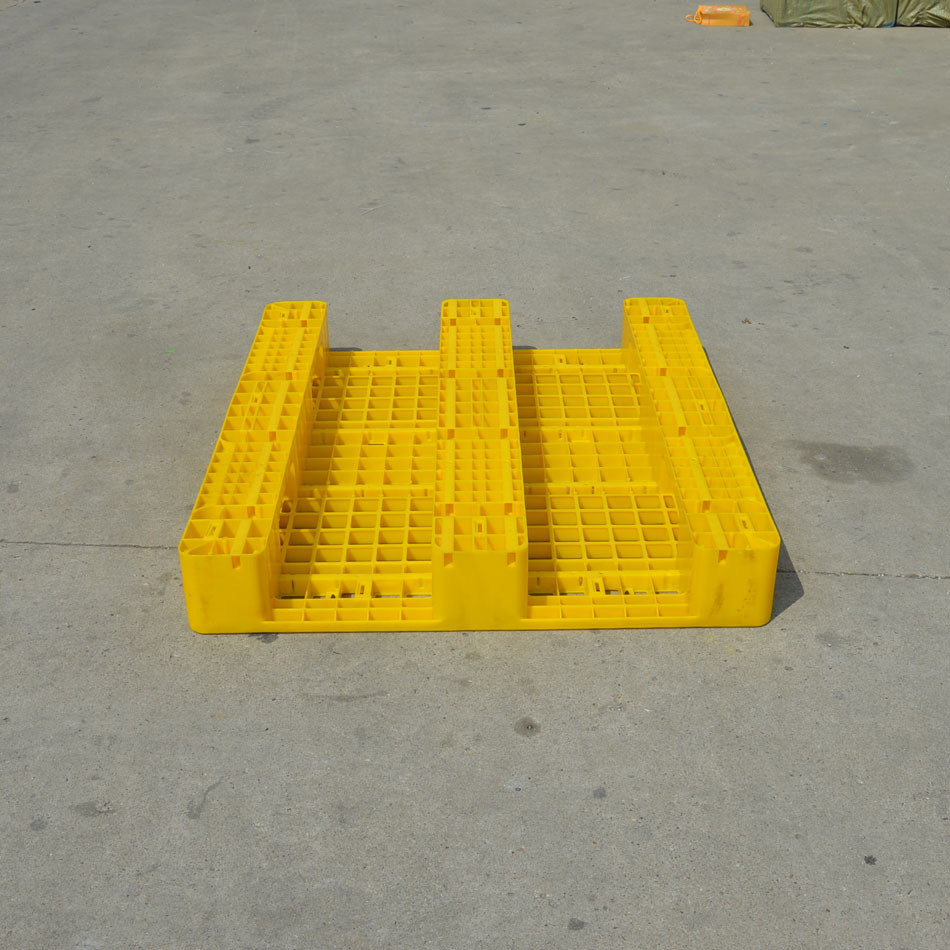 Picture of Production of plastic pallet rectangular yellow plastic pallet 1300*1100 Changzhou Rushun factory wholesale