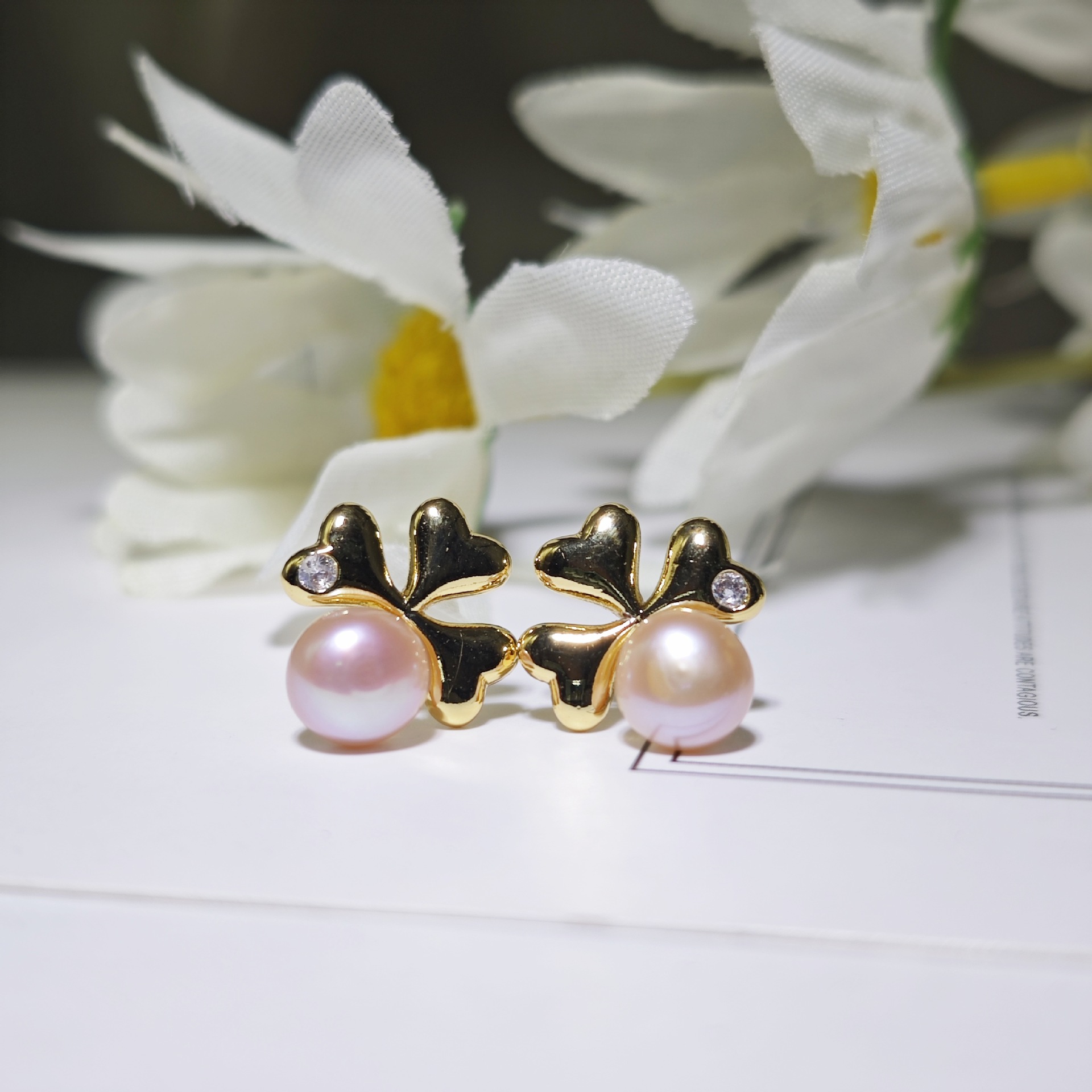 Picture of Cross-border classic four-leaf clover earrings 18K gold-coated copper gold-plated lucky grass S925 white fungus needle earrings for women