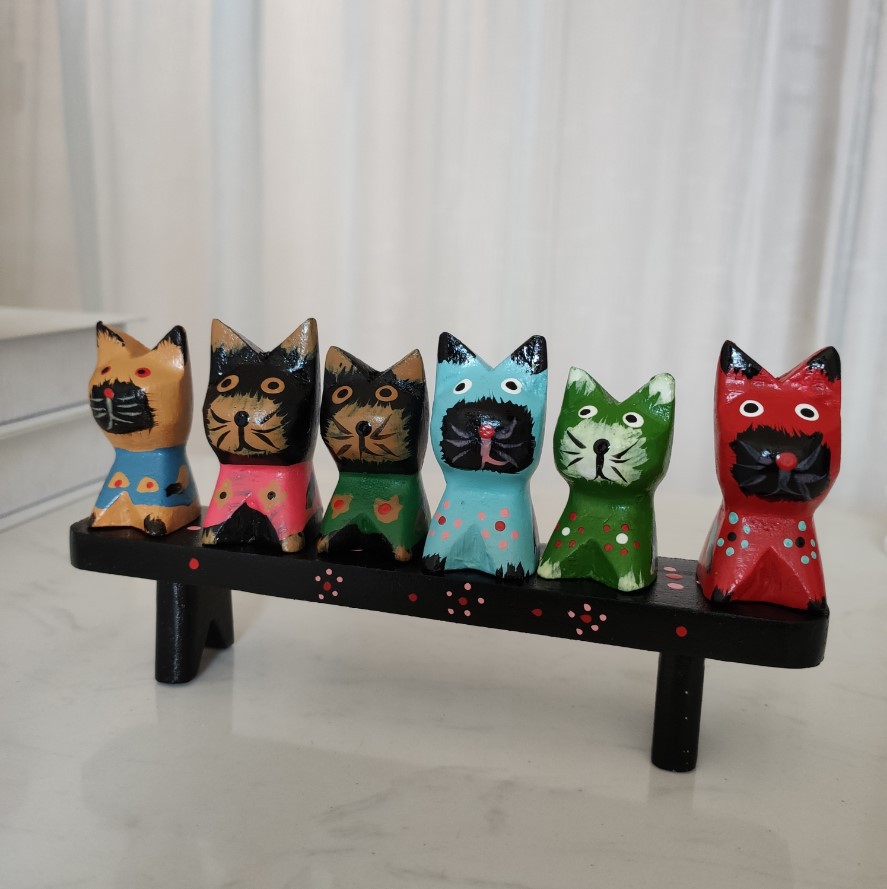 Picture of European Grocery Home Decoration Wooden Home Decoration Log Hand-painted Wood Carving Combination Set Six Kittens Birthday Gift