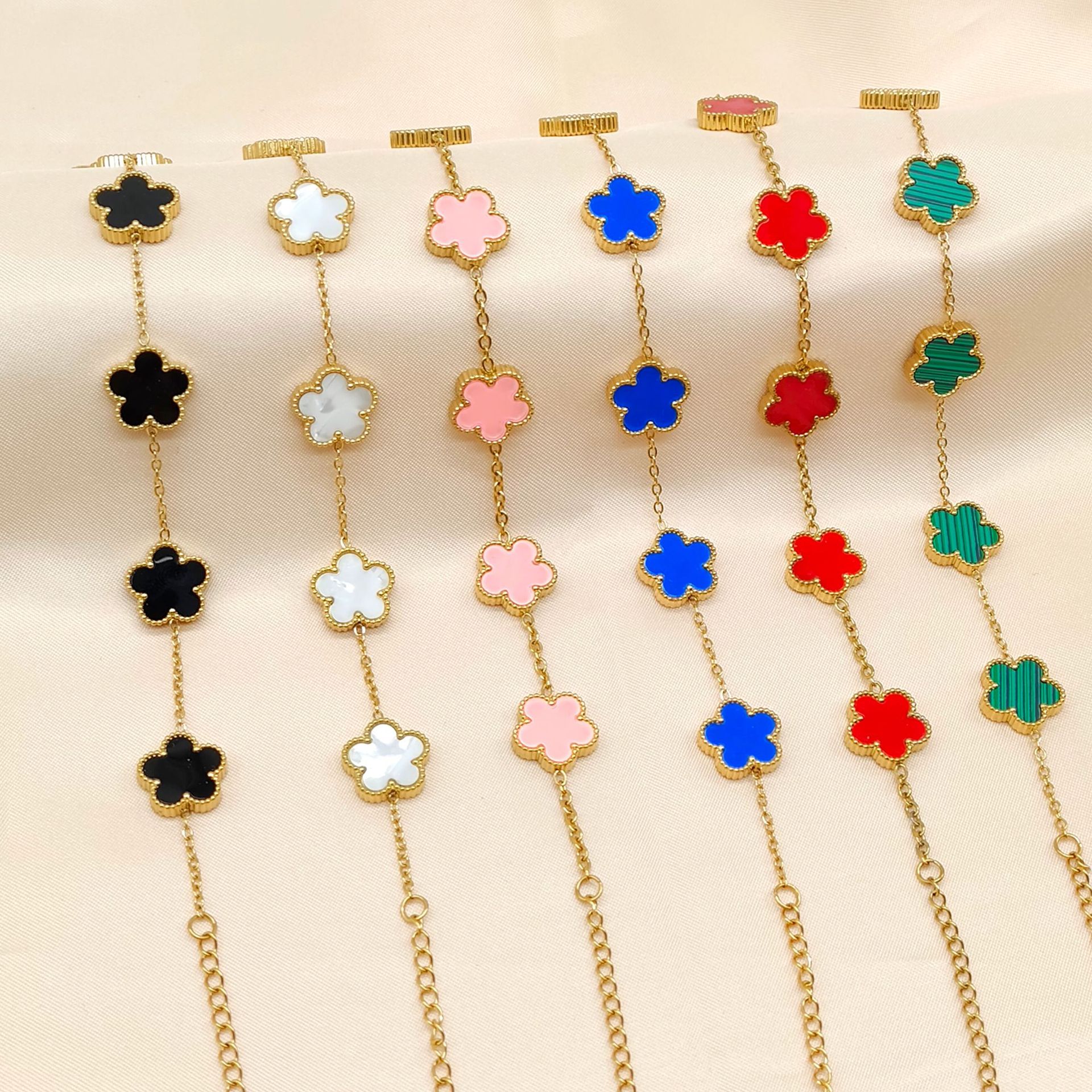 Titanium Steel Five-leaf Flower Golden Bracelet Bracelet Women's Light Luxury Simple 18K Gold Plating Stainless Steel Jewelry
