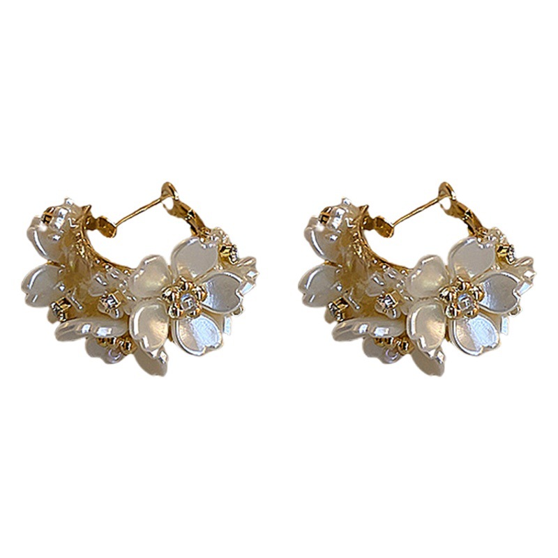 Diamond White Flower Earrings 2022 New Niche Design Sense Earrings Simple Cold Style Internet Celebrity Earrings