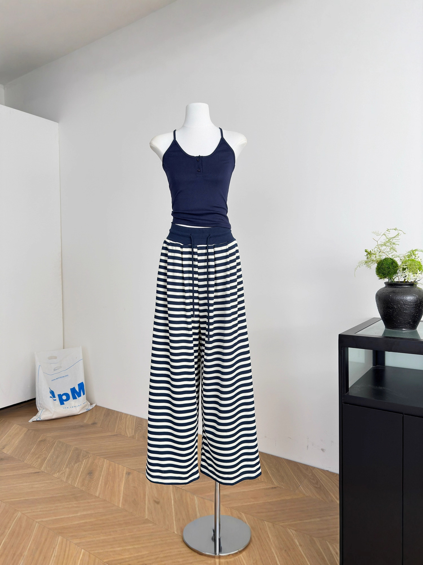 『 Xinxing』Chestnut Wears Non-Greasy Series Comfortable U-Neck Slim Stripesd Suspenders Loose and Versatile Wide-Leg Pants Suit