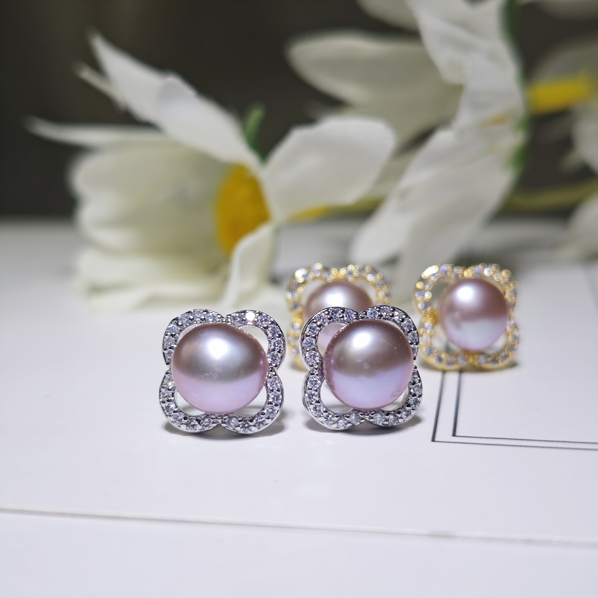 Picture of Cross-border classic four-leaf clover earrings 18K gold-coated copper gold-plated lucky grass S925 white fungus needle earrings for women