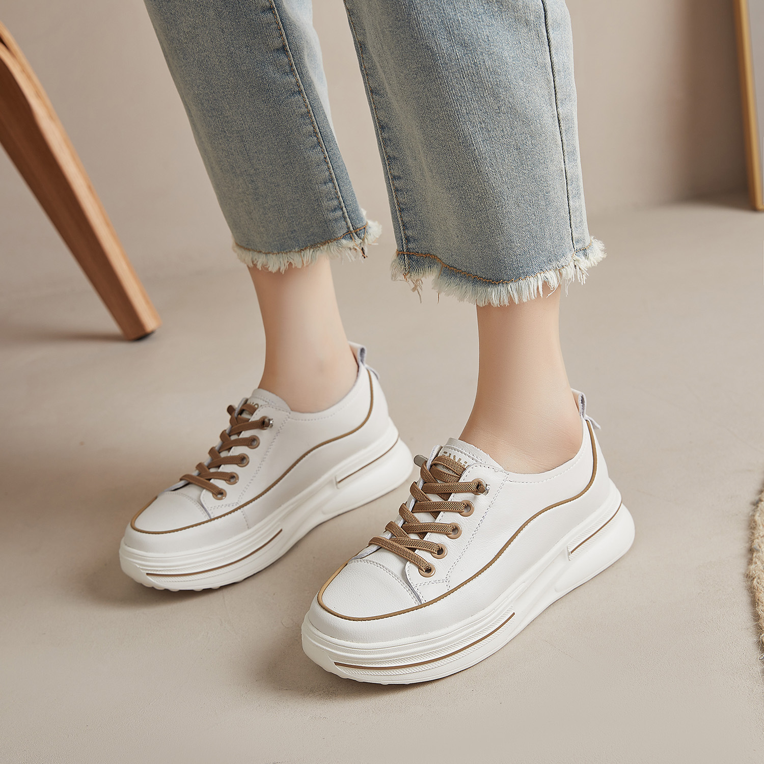 First-Layer Cowhide White Shoes for Women 2024 New Hot Style Comfortable and Lightweight Platform Thick-Soled Student Sports and Leisure Sneakers