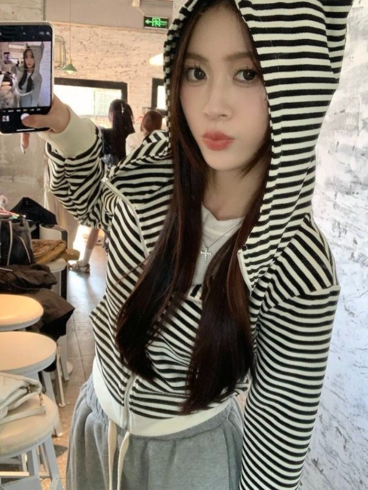 Design sense niche striped little devil horn hooded sweatshirt women's pre-autumn small casual cropped jacket top