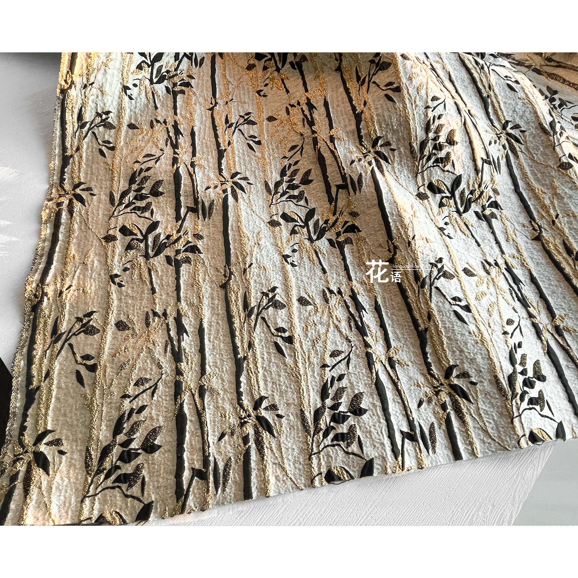 Black Golden Flower Branch Jacquard Three-Dimensional Texture Cloth New Chinese Gold Pattern Skirt Vest Designer Fabric