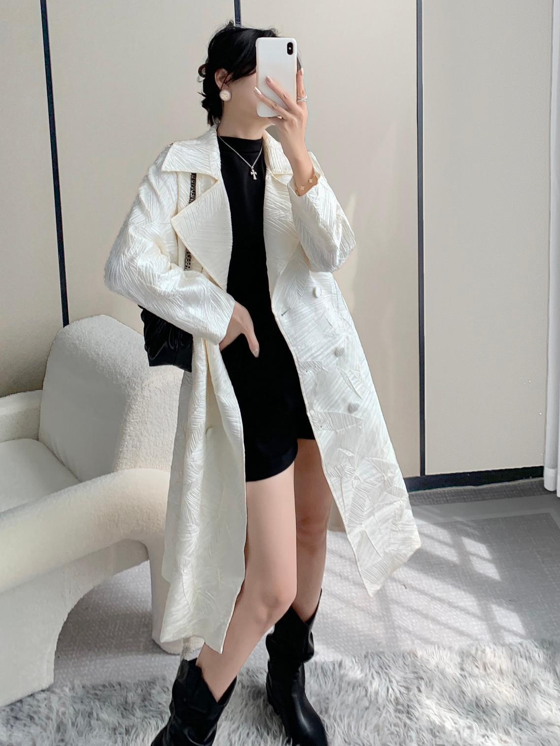 Picture of Elegant windbreaker coat women's 2024 autumn new noble fashion temperament single-breasted lace-up long coat