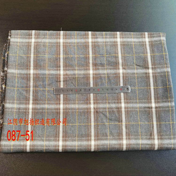 Picture of in stock brushed plaid fabric spring and summer women's shirt cloth 21 polyester cotton woven flannel plaid lining