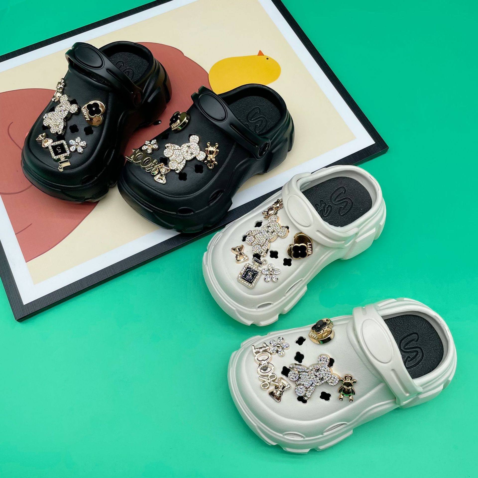 Children's hole shoes wholesale new sandals and slippers summer cute cartoon boys and girls sandals baby outdoor slippers