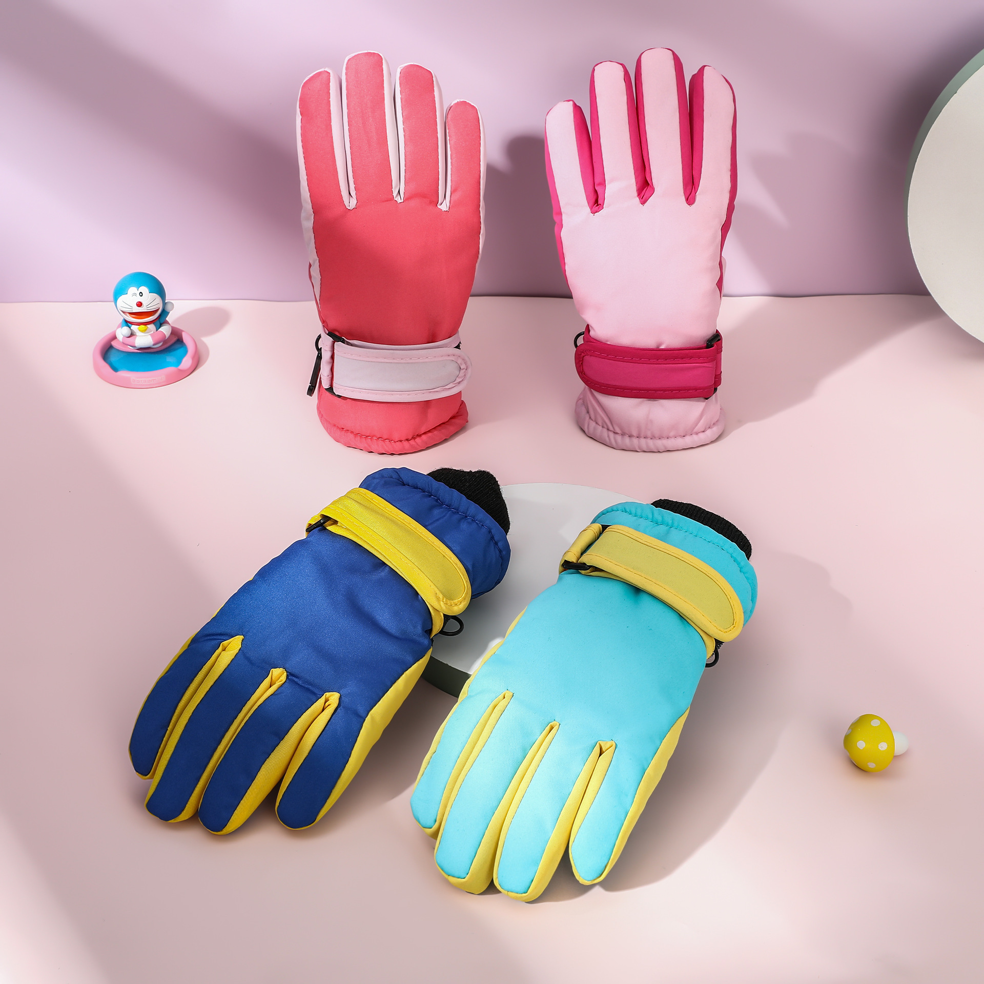 Picture of Cross-Border Outdoor Professional Sports Warm Gloves for Boys and Girls Aged 3-9 Years Old Fleece-Lined and Thickeneded Windproof Kidsren's Ski Gloves