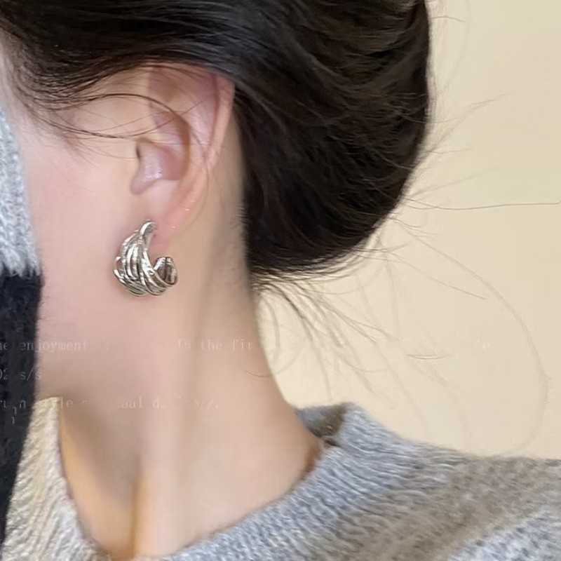 Winding irregular geometric C- shaped earrings personalized design metal style ear studs earrings high-grade earrings for women