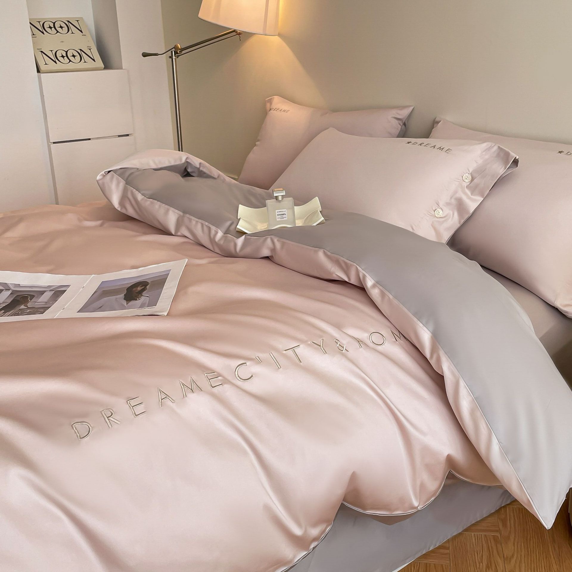 Picture of 60 Xinjiang long-staple cotton four-piece cotton bed sheet bed hat light luxury embroidery dormitory three-piece cotton bedding s
