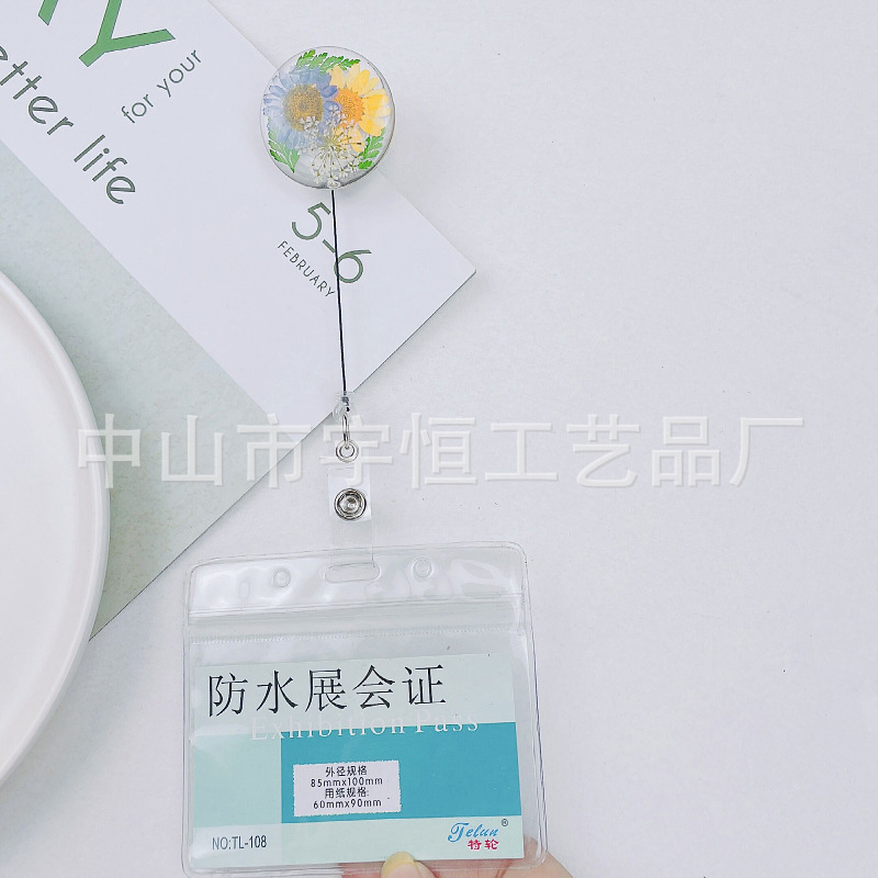 Picture of 2022 Cross-border Dried Flower Easy Pull Button Real Flower Transparent 360-degree Easy Pull Doctor Nurse Scroll Badge