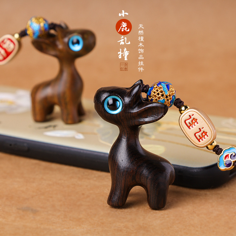 New creative sandalwood deer car key chain key chain pendant small fresh mobile phone pendant for men and women