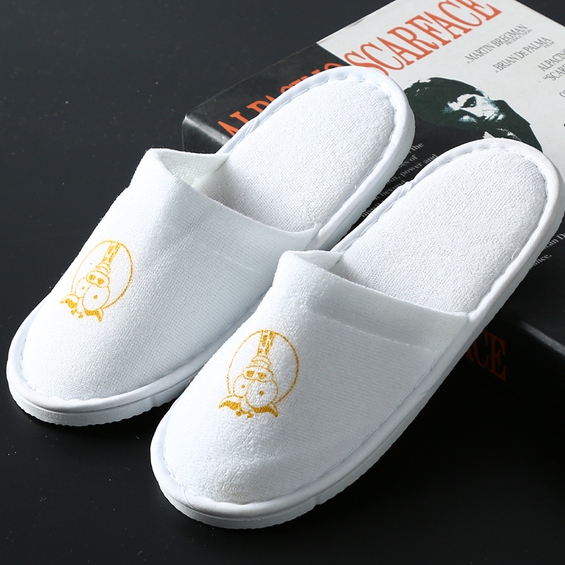 Hotel disposable slippers for boys and girls non-slip thickened cartoon cute indoor home hospitality wholesale slippers
