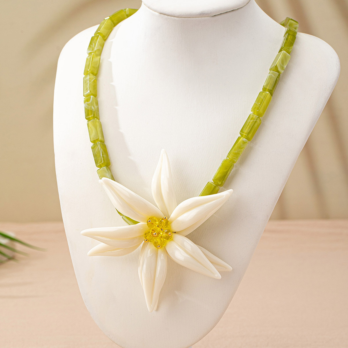 Picture of Summer New Style Small Fresh Lily Flower Earrings Bracelet Necklace Set Women's Super Fairy Holiday Style Beaded Clavicle Chain