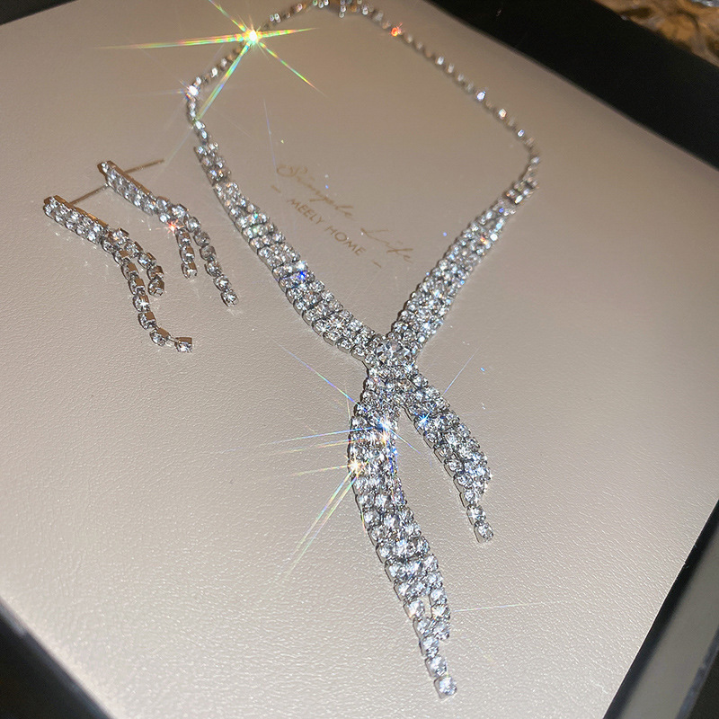 Picture of European and American light luxury high-end zircon jewelry suit necklace niche retro clavicle chain fashion Joker jewelry wholesale