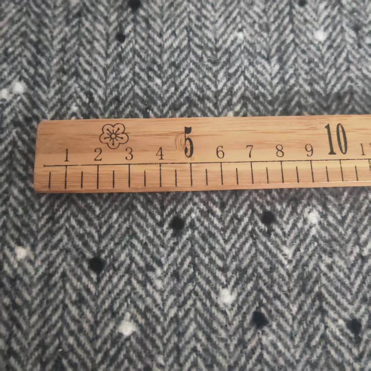 Picture of Shaoxing Manufacturer's Ready-Made Autumn and Winter Wool Herringbone Coats, Suits, Fashion Shoes, Hats, Bags, Woolen Fabrics