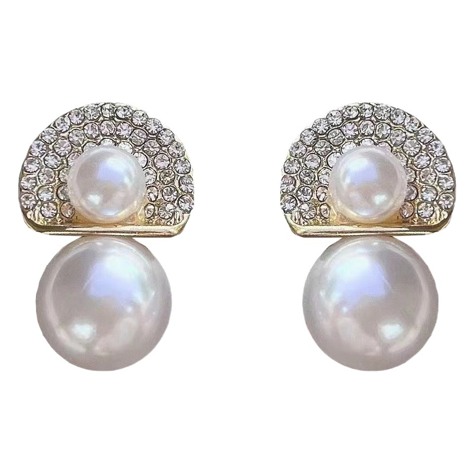 Socialite temperament fan-shaped design full-diamond earrings gentle fashion high-end earrings Korea popular wholesale earrings