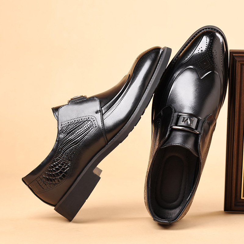 Pointed bullock men's leather shoes genuine leather retro carved men's shoes British men's business dress shoes factory wholesale