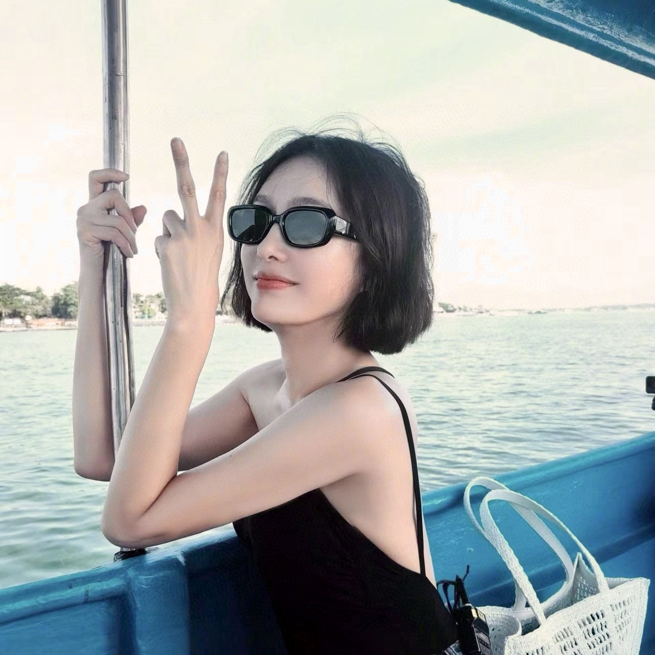 Picture of 2024 Explosions GM Plate Sunglasses Women's Slim Little Red Riding Book Star Same Style Dada Sunglasses Korean Style Void Fashion