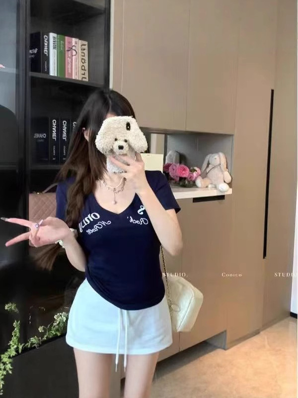 Picture of Fashion Printed Letter Design Niche V-Neck Short-Sleeve T-Shirt for Women, New Summer Style Trendy Versatile Slimming Top