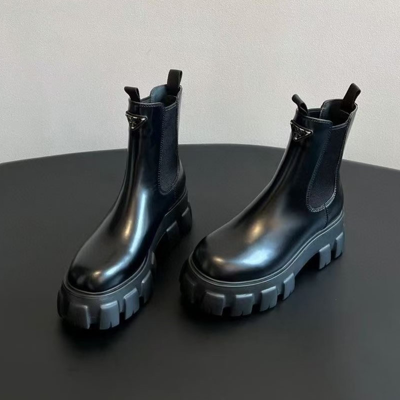 European Station New Thick Bottom Short Boots Women's Chelsea Smoke Boots Gear Bottom Heightened Triangle Standard Tooling Boots Martin Boots