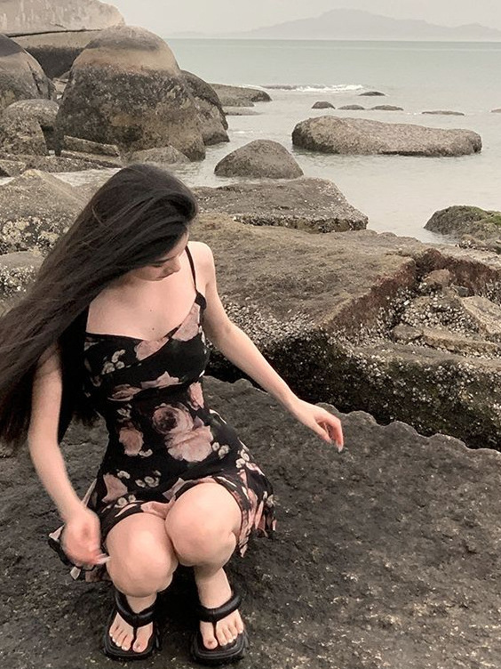 Pure Desire Sexy Floral Suspender Little Black Dress Women's Summer New Seaside Resort Style Waist Slimming Hot Girl Short Skirt Trendy
