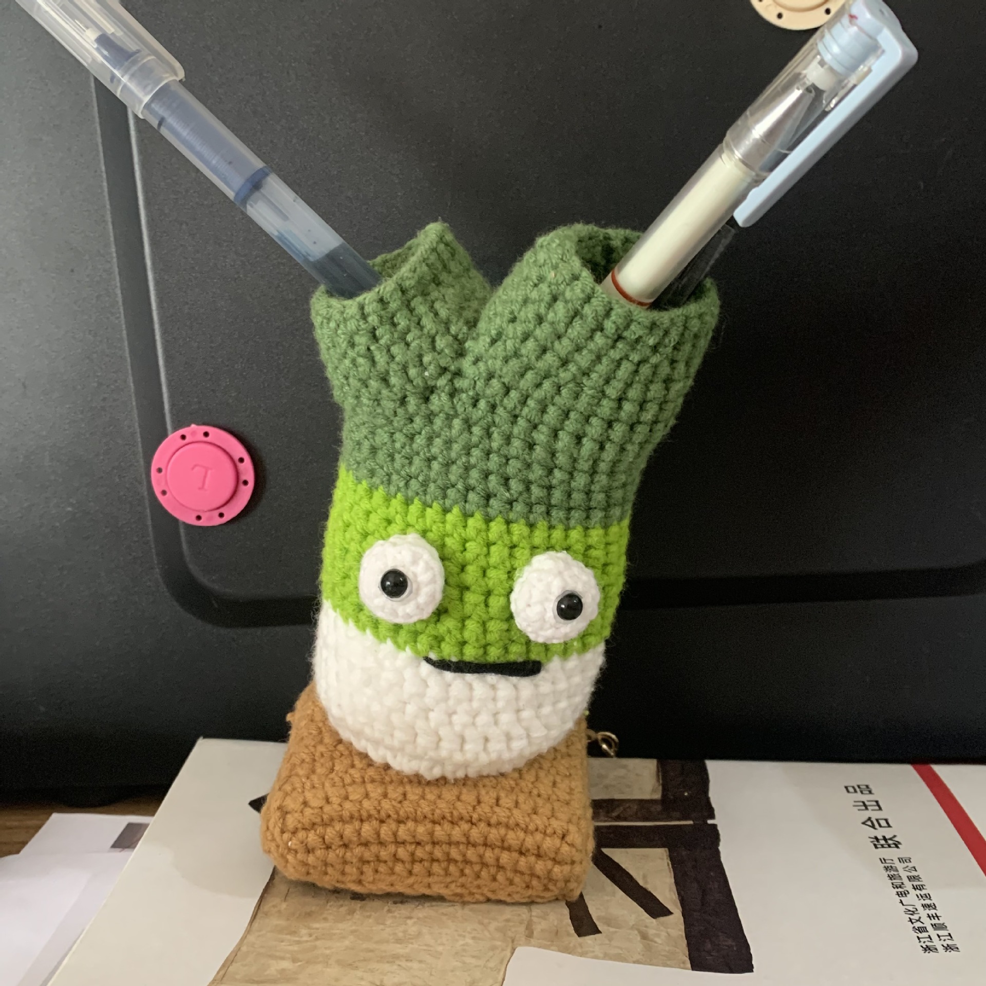 DIY Handmade Ornaments, Green Onion Pen Holder, Crochet Material Package, Crochet Wool Knitting, Boring to Relieve Boredom and Pass the Time