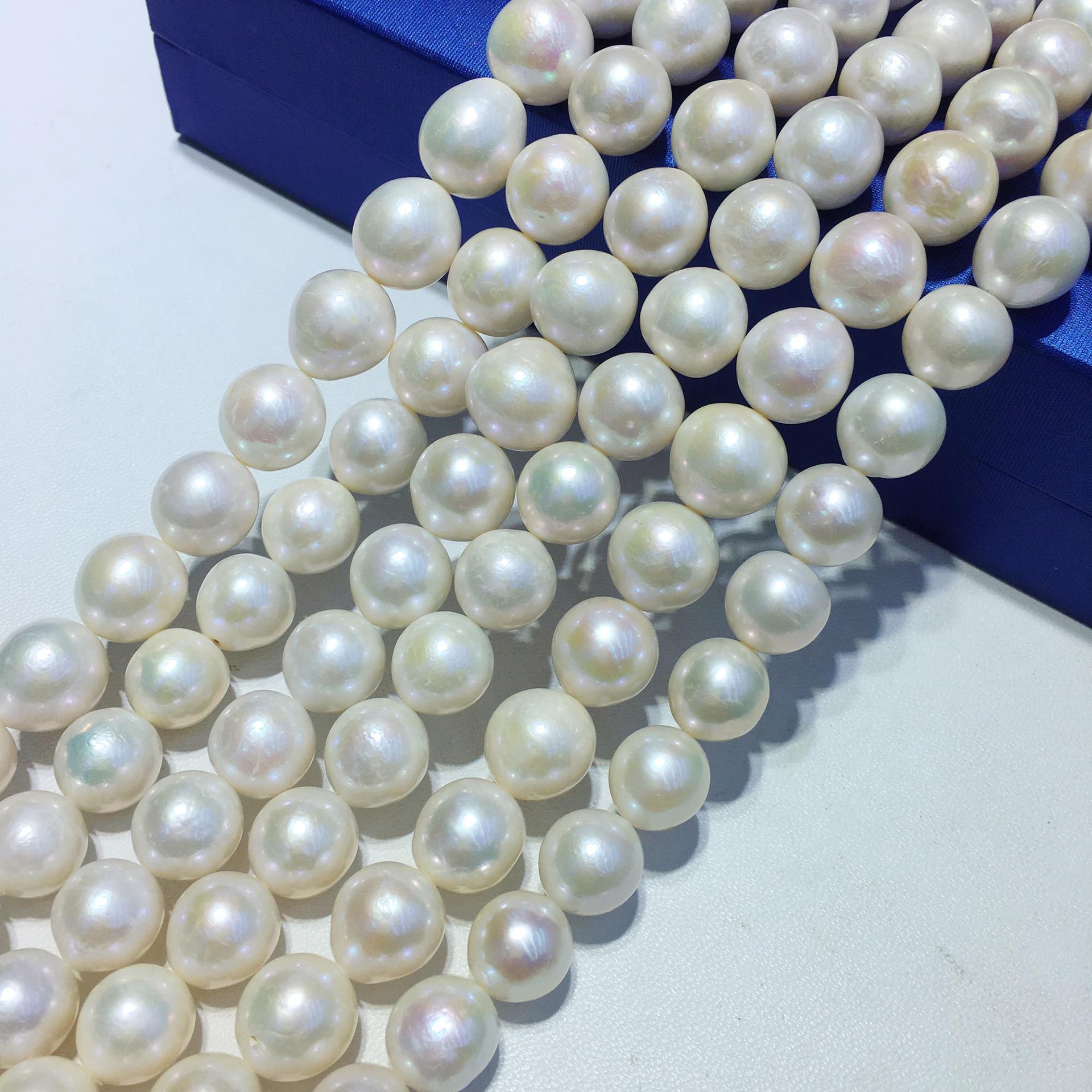 Nearly Perfect Round 11-14mm Large Freshwater Nucleated Pearls for Mother-In-Law and Mother Necklace Raw Materials Semi-Finished Beads