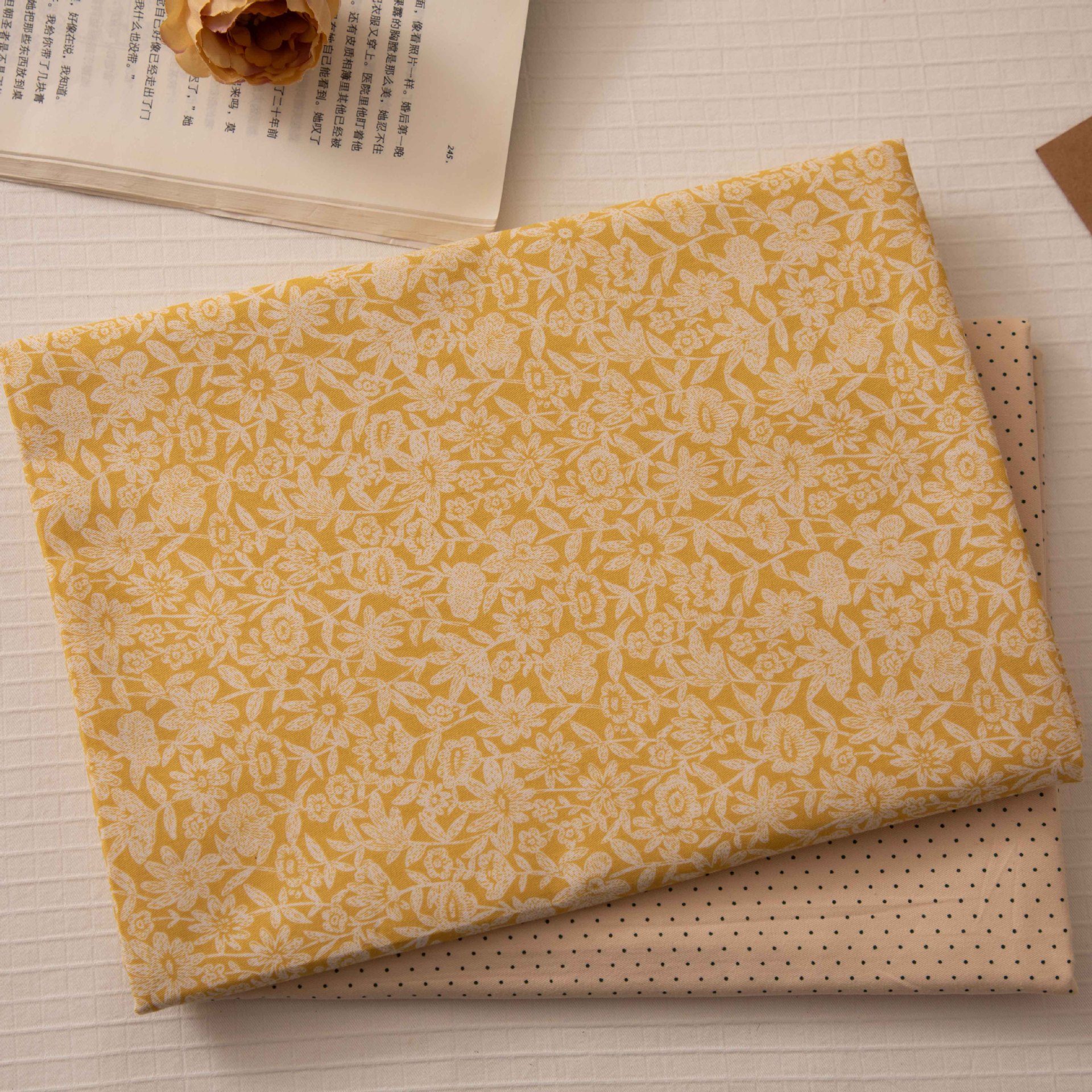 Wholesale Supply of 133*72 Twill Printed Fabric, Small Flower 40 Count Cotton Fabric, 1.6m Width