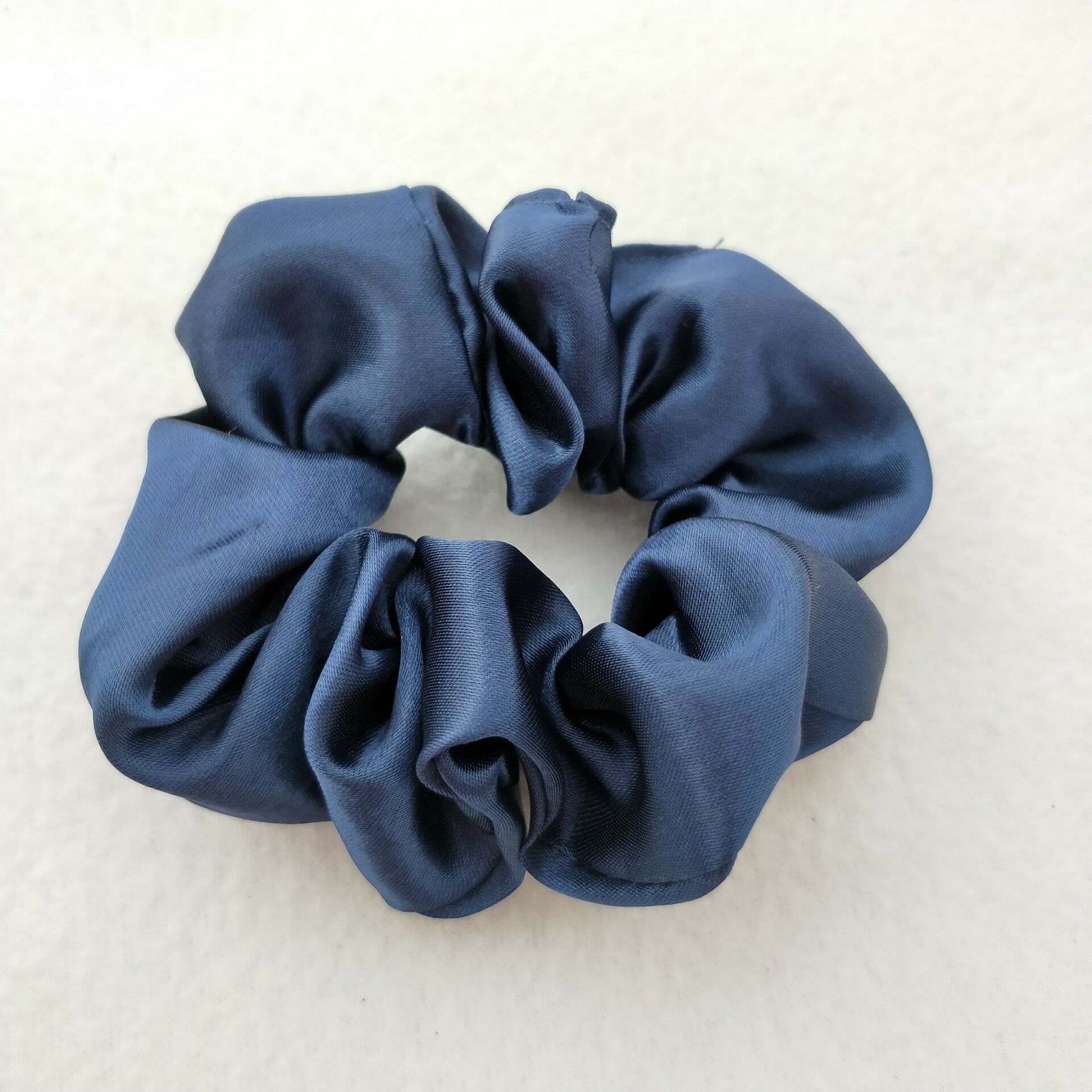 Picture of Cross-Border Amazon Satin Fabric Satin Scrunchie for Women, High-End Bun Hair Tie