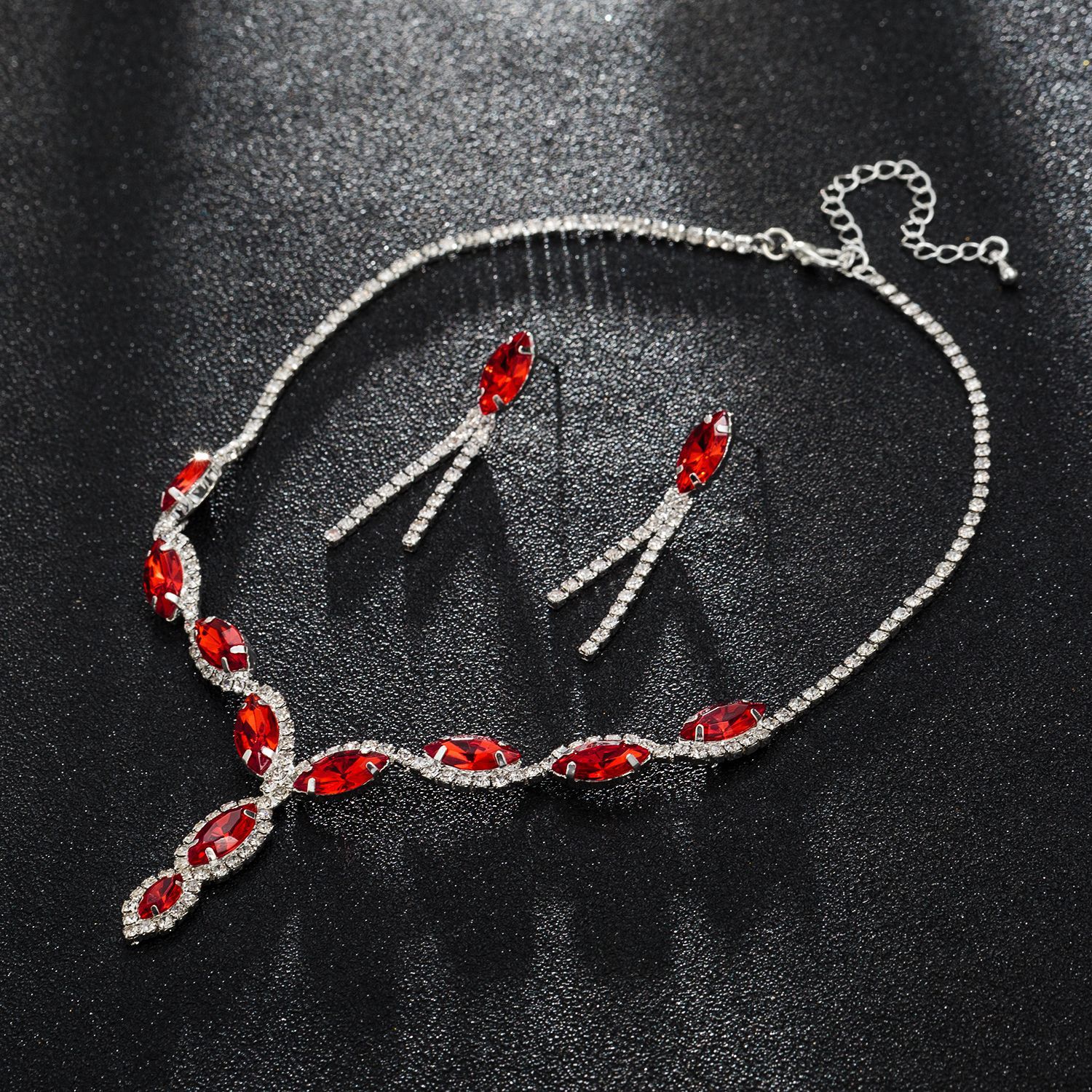 Picture of Exquisite Water Drop Crystal Diamond Necklace Earrings Set Wedding Bridal Clothing Accessories Wholesale N100