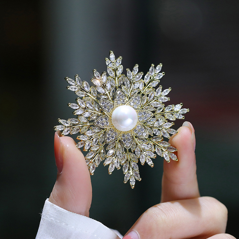 Picture of Qianyu Silver Japanese and Korean classic copper zircon gold-plated Snowflake Brooch pendant sweater chain dual-use live broadcast jewelry supply
