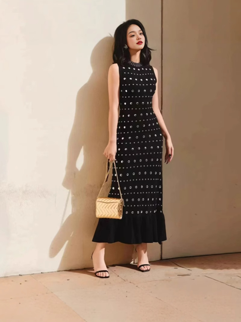 SD French Heavy Industry Rivet Crewneck Sleeveless Black Knitted Long dress European Station Women's Spring 2025 Spring
