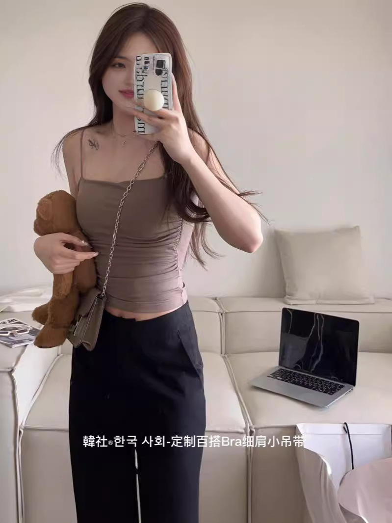 Picture of Korean Society All-match Thin Shoulder Small Sling with Chest Pad One-piece Strapless Slim-fit Pleated Base Vest Women's Trendy Outer Wear Top