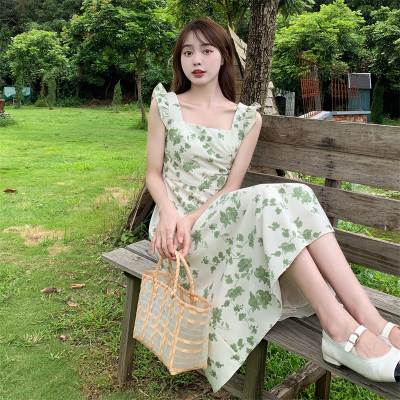 French Style Tea Break Green Floral dress Women's 2024 Summer New Tight Waist Slim Small Flying Sleeve Strap Mid-length Dress