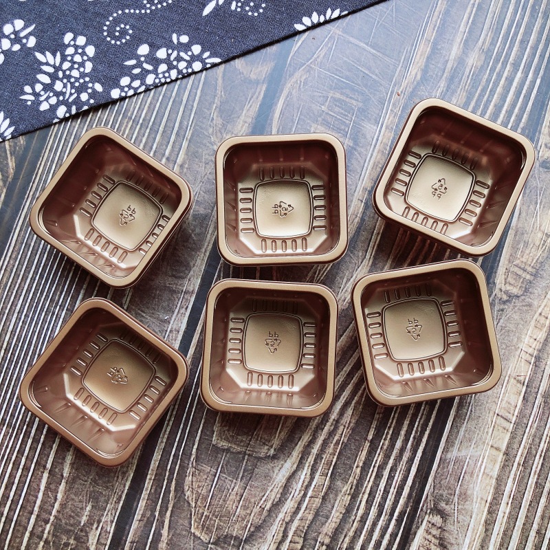 Add high flow heart moon cake holder Brown 50g thick ice skin base holder mid-autumn inner holder egg yolk crisp PP separation Holder