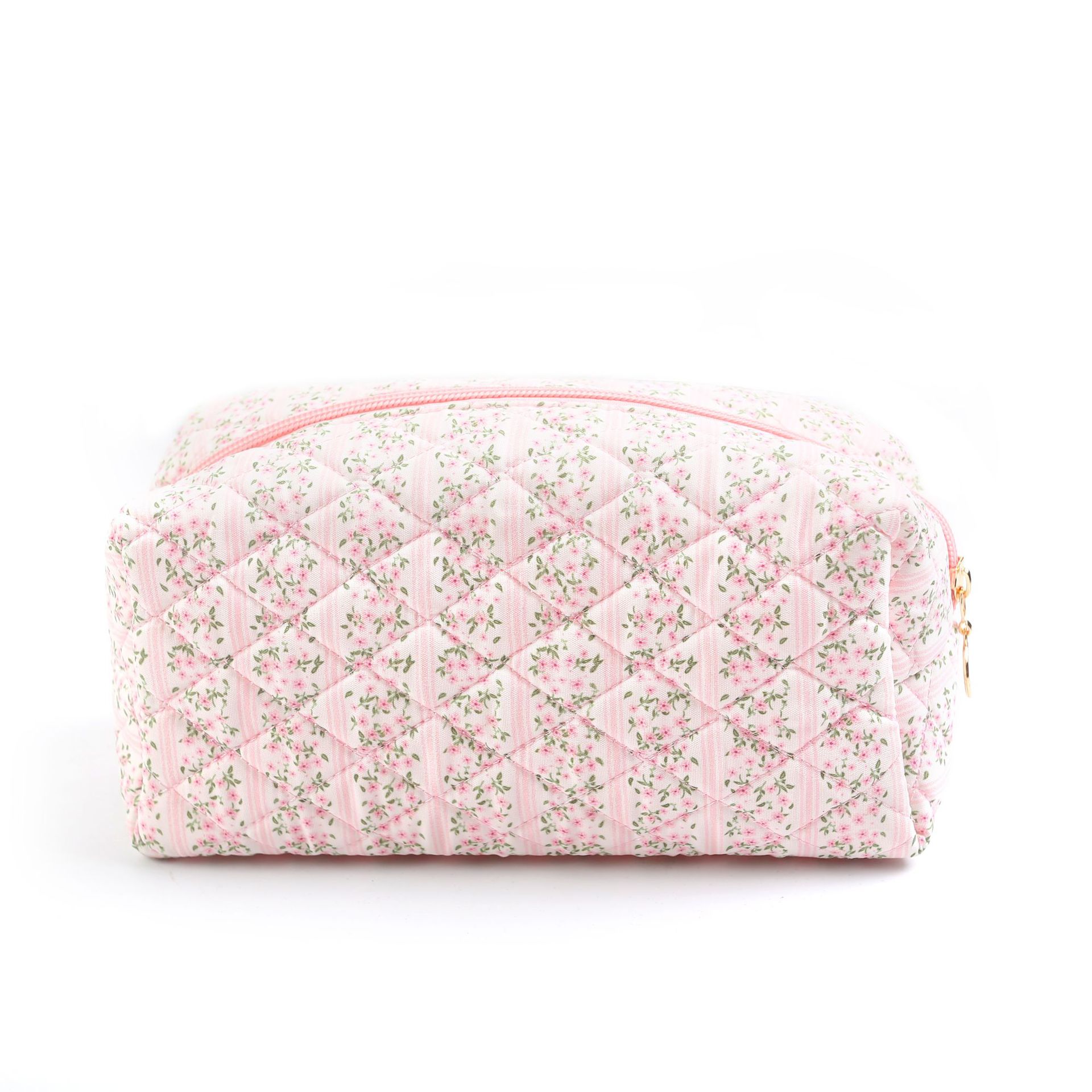 Picture of Cross-border Small Floral Quilted Cosmetic Bag Travel Skin Care Zipper Bag Large Capacity Portable Storage Bag Soft Bag