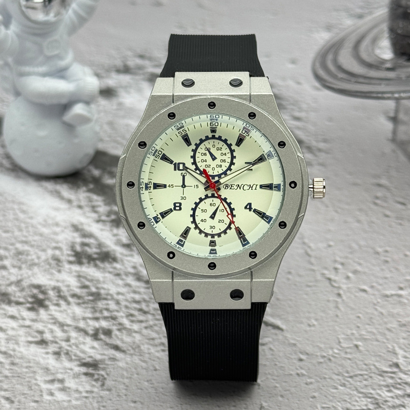 Picture of Cross-border foreign trade new fashion men's watch blue silicone strap casual sports quartz watch men wholesale