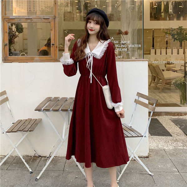 2023 dress autumn and winter New Western style new small French fairy skirt women's waist slimming elegant dress