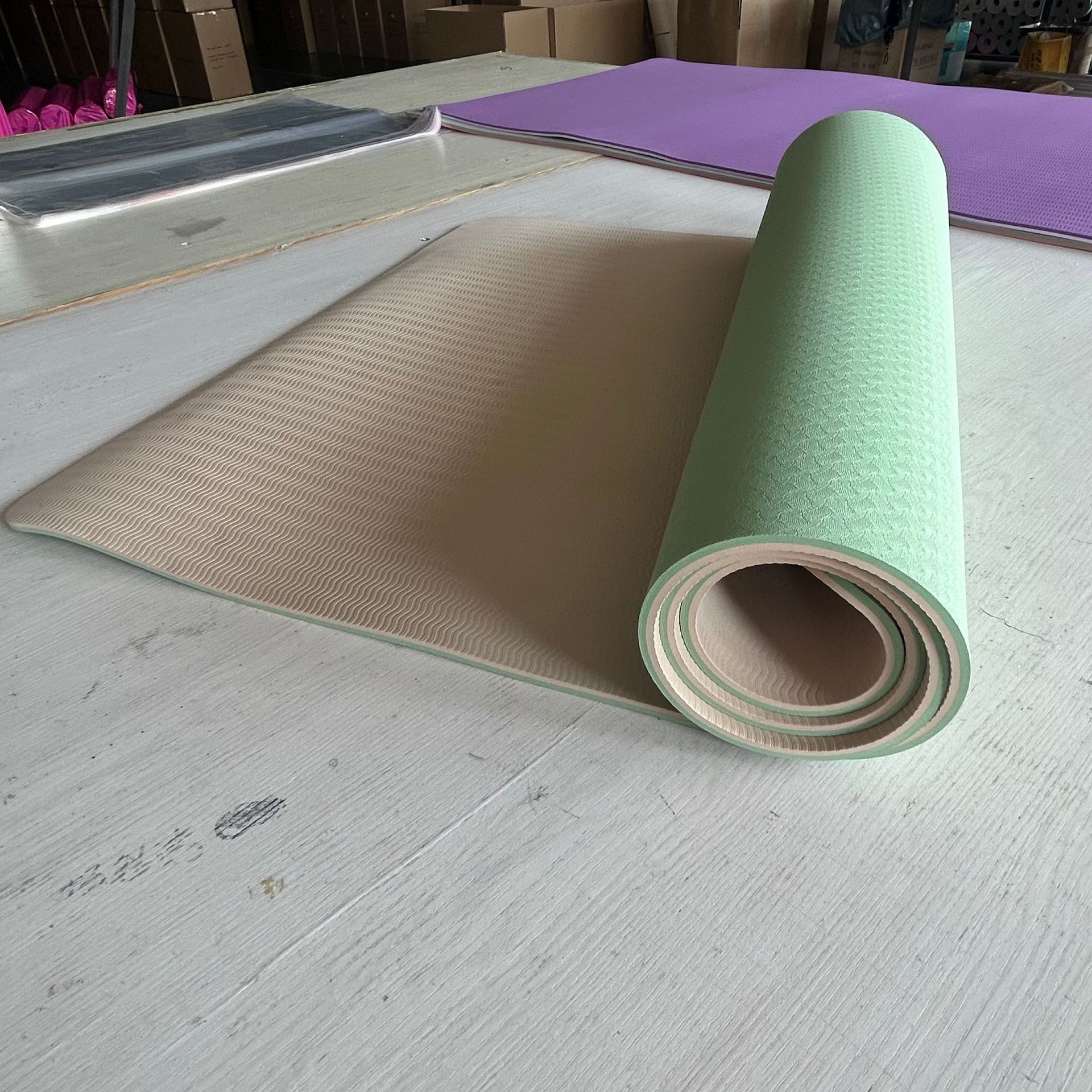 Picture of Spot Manufacturer Wholesale Tpe Two-Color Yoga Mat 183*61*0.6 Sports Fitness Mat Portable Dance Practice Mat