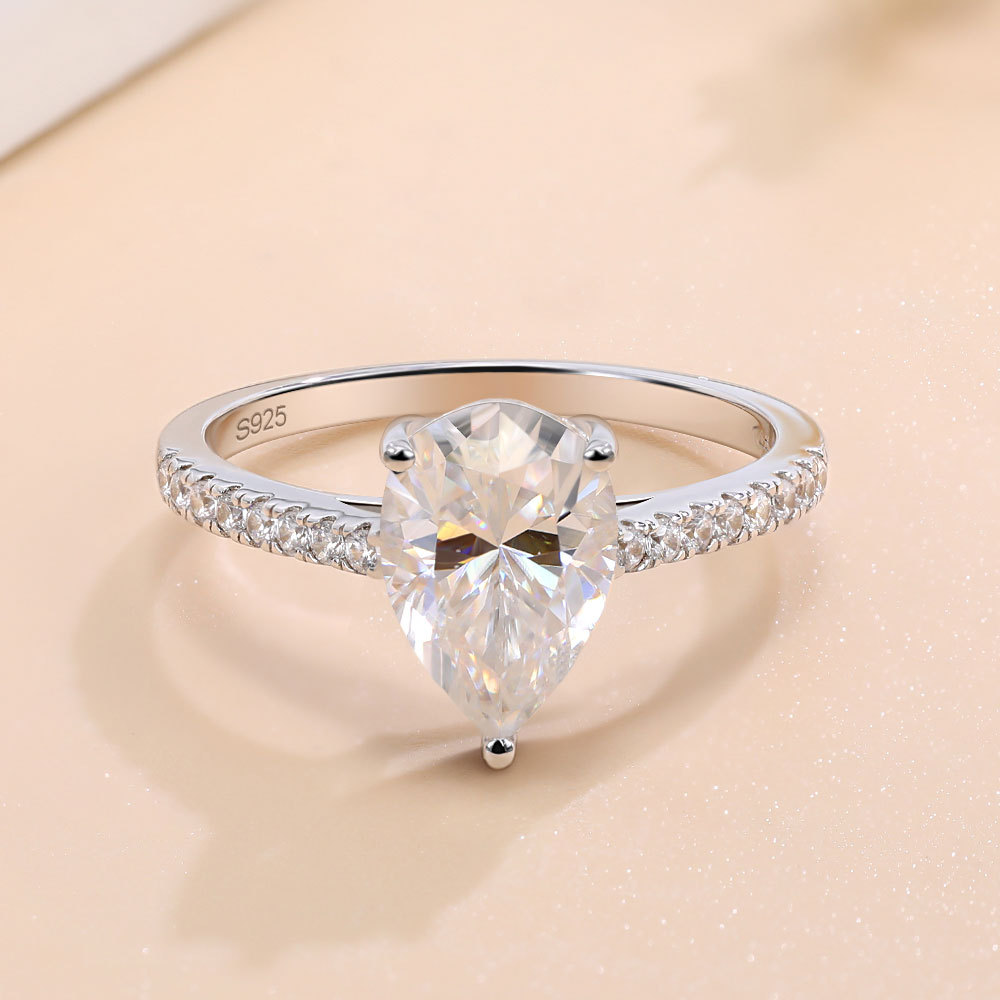 CroSS-border 2 Carat MoiSSanite Ring S925 Sterling Silver Plated 18K Diamond Ring Women'S Pear-Shaped Drop-Shaped FaShion PropoSal Diamond Ring