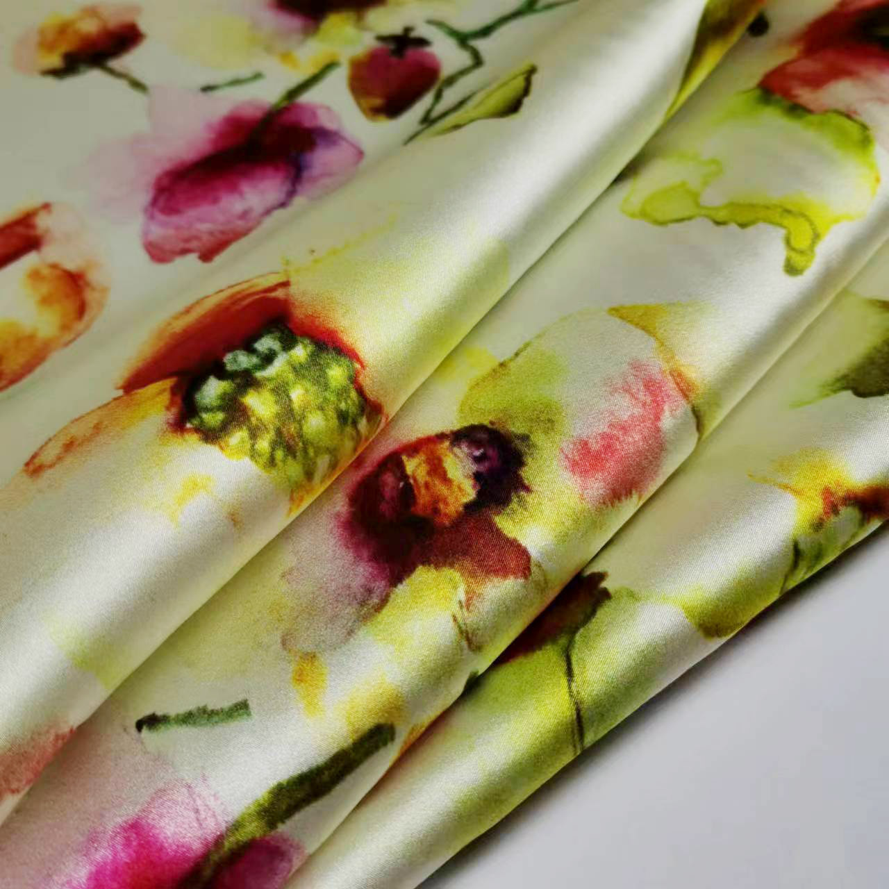 19mm Silk Stretch Satin Watercolor Smudged Print Narrow Cheongsam Skirt Cool and Comfortable Fabric