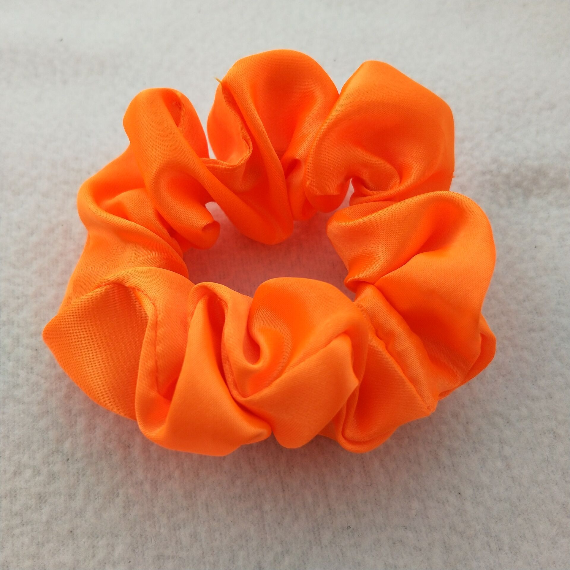 Picture of Cross-Border Amazon Satin Fabric Satin Scrunchie for Women, High-End Bun Hair Tie