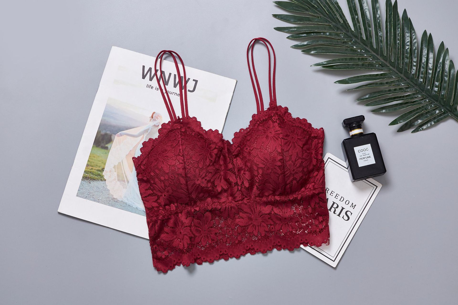 Picture of Cross-Border Large Size Lace Suspender Tube Top for Women with Breast Pads and Spaghetti Straps, Beautiful Back Intimates, Chest-Wrapped Top That Can Be Worn Outside