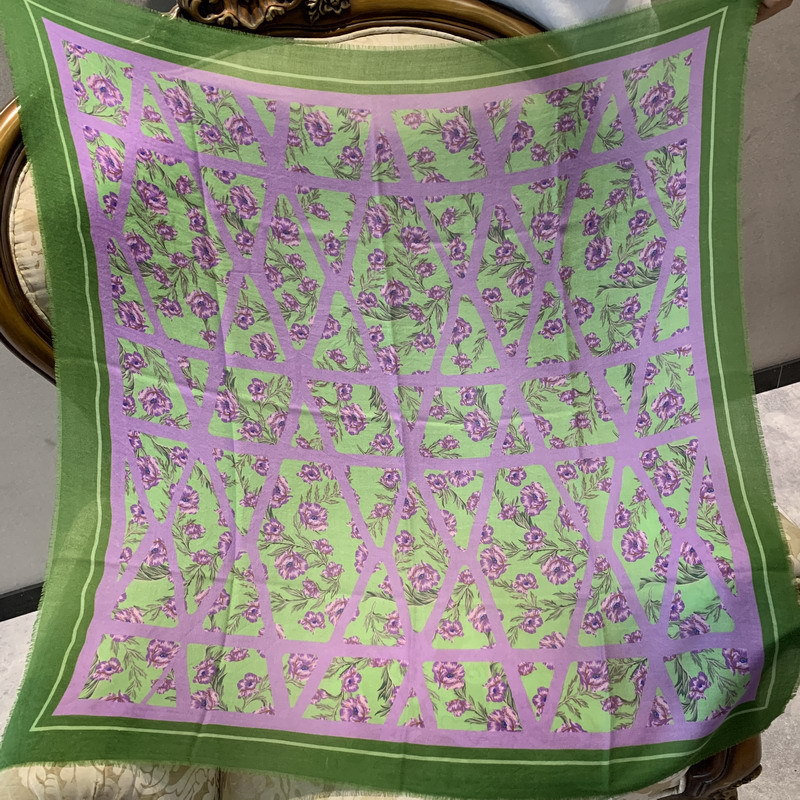 Retro Floral White and Elegant Green and Purple Rose Ultra-Fine Water-Soluble Wool Large Square Scarf Scarf Warm Shawl