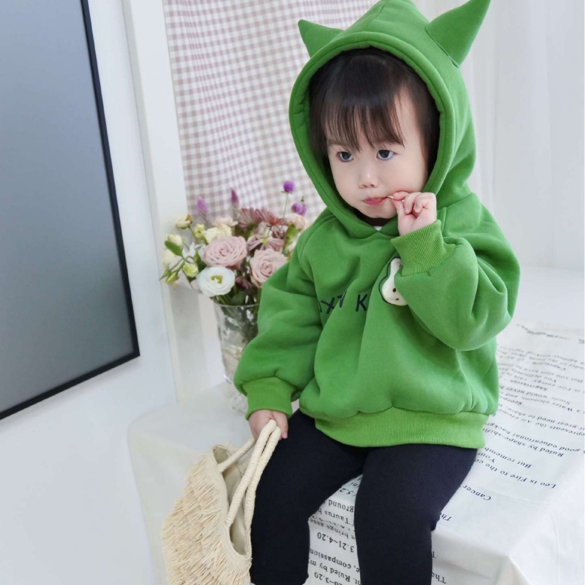 Girls' fleece-lined sweater winter clothes spring and autumn Western style 2023 new Korean style thickened autumn clothes children's hooded top baby