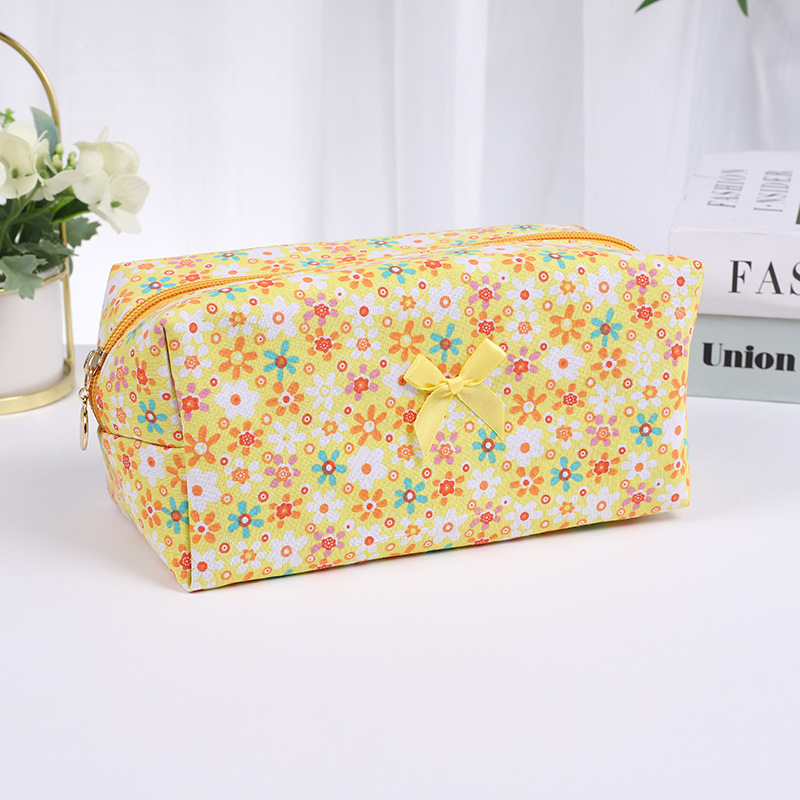 Picture of Cross-border Small Floral Quilted Cosmetic Bag Travel Skin Care Zipper Bag Large Capacity Portable Storage Bag Soft Bag